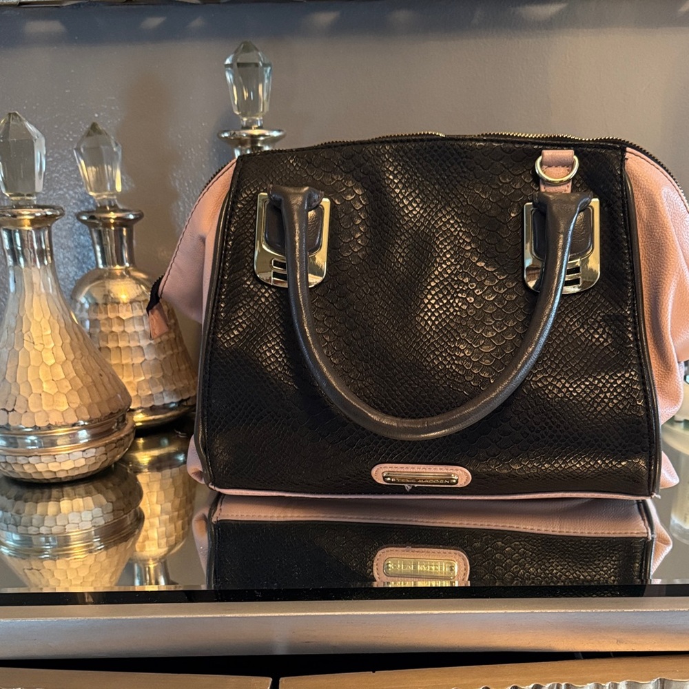 Steve Madden Elegant Gray and Pink Handbag
